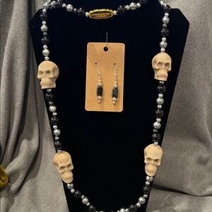 💕 2/$15 Mardi Gras Skull Necklace & earrings
